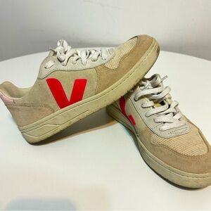 Veja Tennis Shoes W9